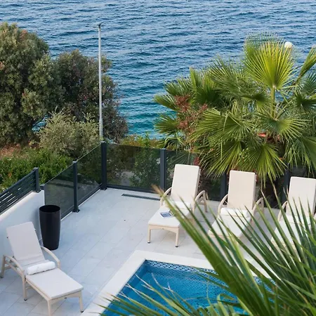 Villa Palm Bay 1, Heated Pool - 5 M From The Sea Razanj
