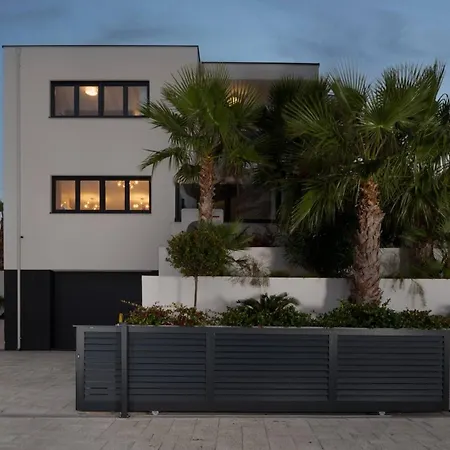 Palm Bay 1, Heated Pool - 5 M From The Sea Ražanj