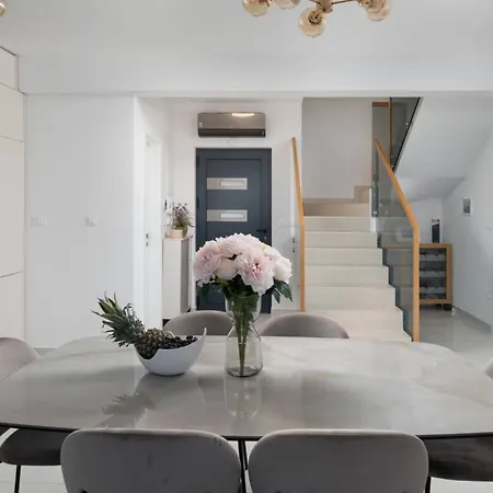 Palm Bay 1, Heated Pool - 5 M From The Sea