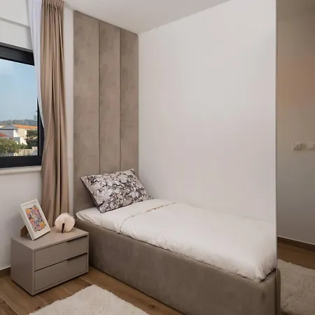 Villa Palm Bay 1, Heated Pool - 5 M From The Sea Ražanj