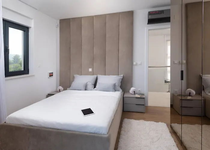 Palm Bay 1, Heated Pool - 5 M From The Sea