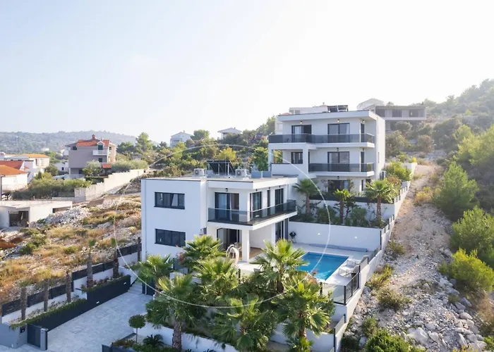 Palm Bay 1, Heated Pool - 5 M From The Sea Razanj