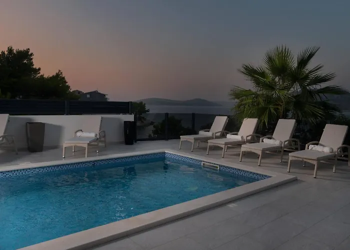 Palm Bay 1, Heated Pool - 5 M From The Sea * Razanj