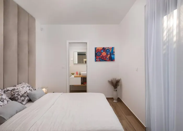 Palm Bay 1, Heated Pool - 5 M From The Sea Ražanj