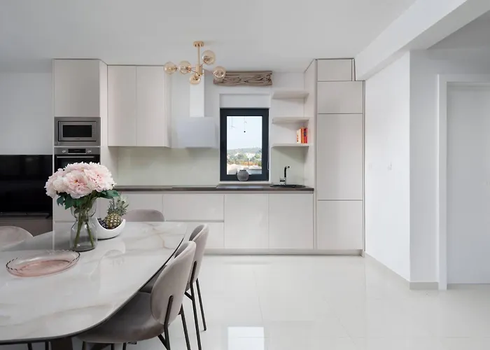 Villa Palm Bay 1, Heated Pool - 5 M From The Sea Razanj