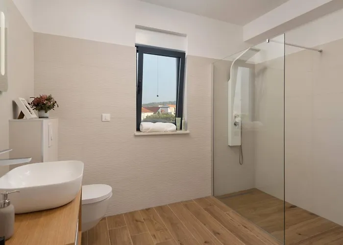 Villa Palm Bay 1, Heated Pool - 5 M From The Sea