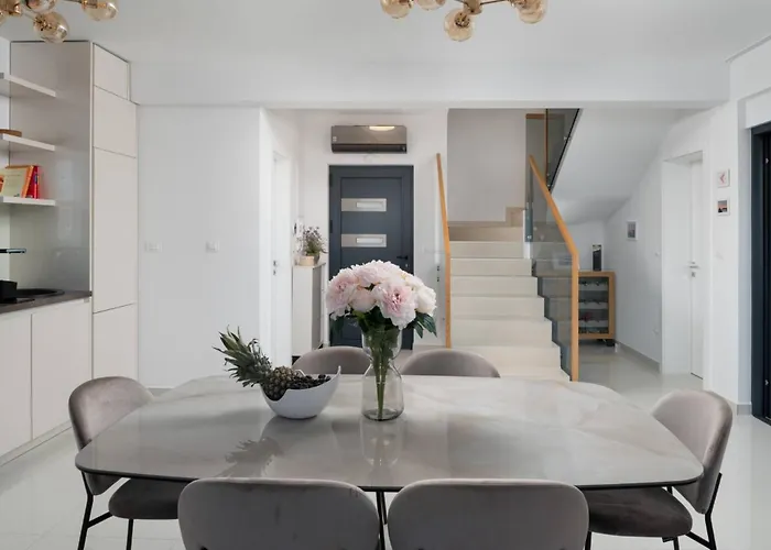 Palm Bay 1, Heated Pool - 5 M From The Sea