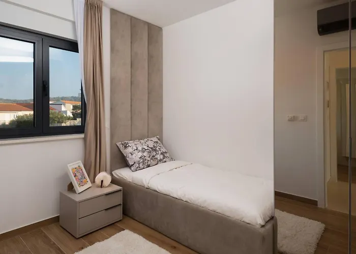 Villa Palm Bay 1, Heated Pool - 5 M From The Sea Razanj